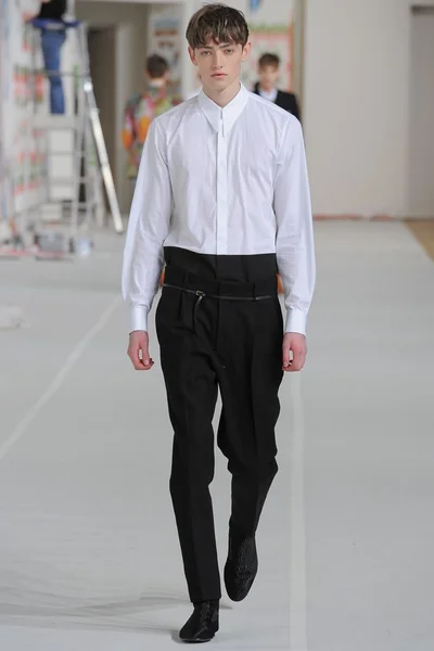 Look 32